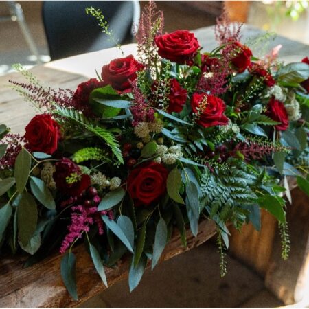 red-wedding-top-table-arrangment