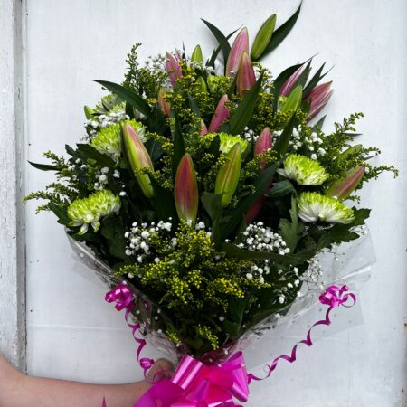 deluxe-pink-lily-bouquet