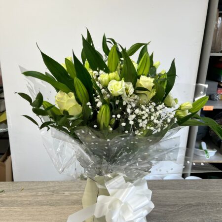 small-lily-and-white-rose-bouquet