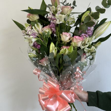 deluxe-pink-lily-rose-bouquet