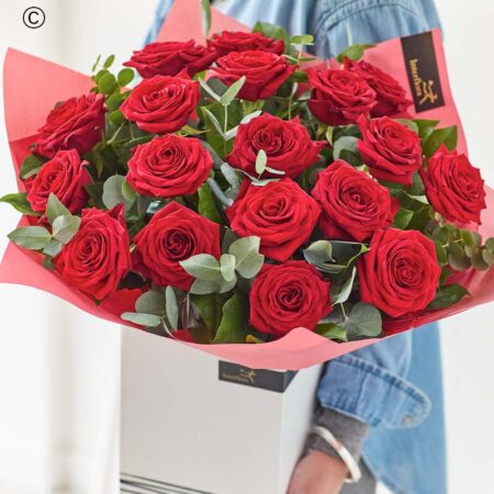 18-red-roses-bouquet-for-valentines